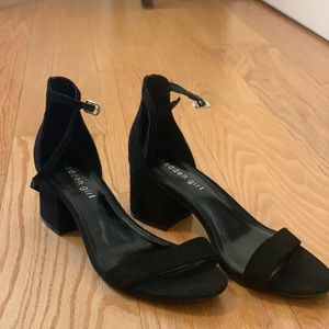 Size 8 black suede heels
